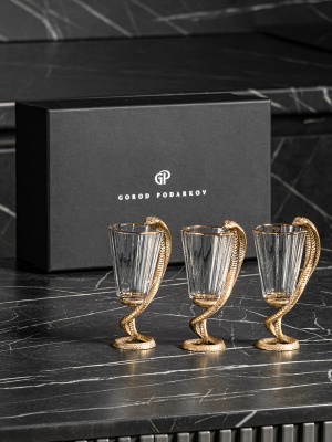 Набор 3 лафитника "Змея", в черной подарочной упаковке.