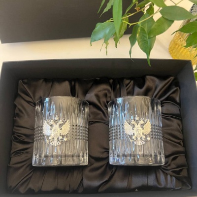 Набор из 2-х бокалов для виски с накладками Герб РФ в черной подарочной коробке