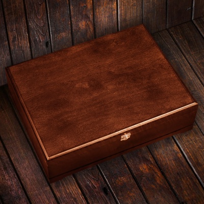 Набор из 4-х бокалов для вина Лошадь в Деревянной шкатулке 