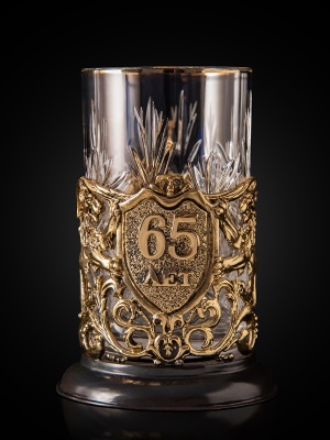 Подстаканник ручной работы С Юбилеем 65 лет в черной подарочной упаковке