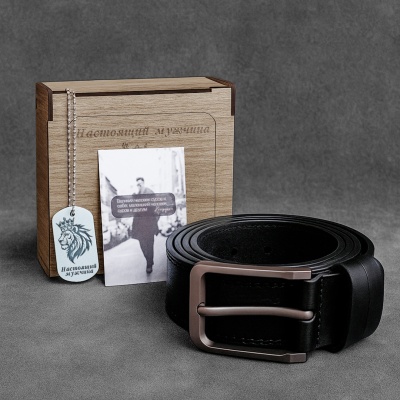 Ремень кожаный с гравировкой "Настоящий мужчина" в подарочной деревянной коробке