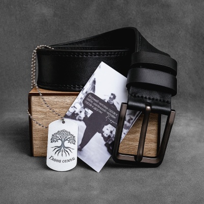Ремень кожаный с гравировкой "Глава семьи" в подарочной деревянной коробке