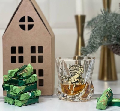 Бокал для виски Огненная  Лошадь в подарочной коробке домик с конфетами