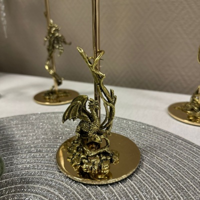 Подсвечник металлический средний Дракониха в транспортной коробке