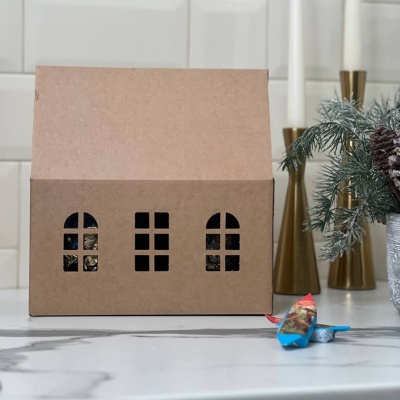 Набор С Новым годом: чайник, 2 кружки, конфеты, упаковка Домик