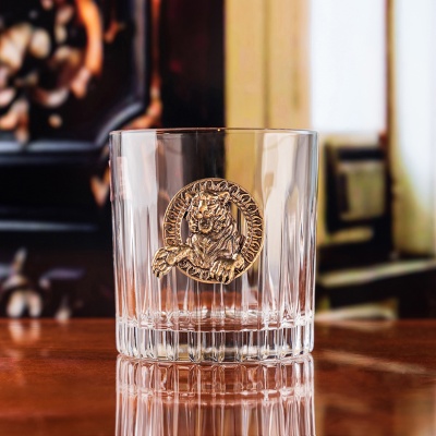 Набор для крепких напитков Таймлесс ( 4 бокала + штоф) с накладкой "Тигр" латунь в подарочной упаковке
