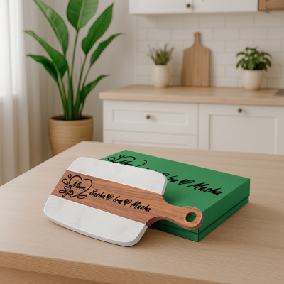 Разделочная доска подарочная "Mom Sasha Ira Masha" в подарочной коробке