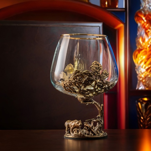 Набор 2 бокала для коньяка "Охота на медведя" и "Волки", в шкатулке из массива