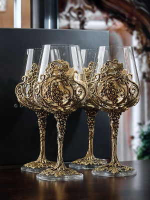 Набор 4 бокала для вина "Лоза Роял",в черной подарочной упаковке.