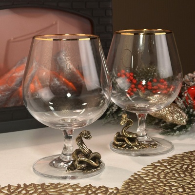 Набор из 2-х бокалов для коньяка  "Змея Он и Она" на ножке в картонной коробке