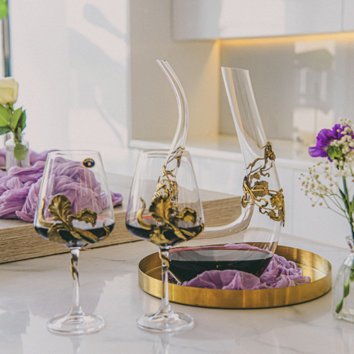 Подарочный набор из 2 бокалов для вина и декантера "Ирис" в подарочном чемодане