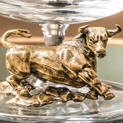 Подарочный бокал для коньяка "Бык" в картонной коробке