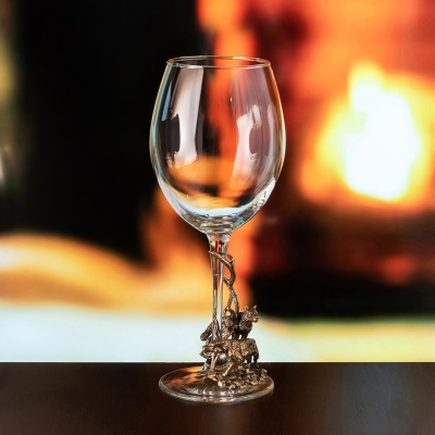 Бокал для вина "Волки" в картонной коробке