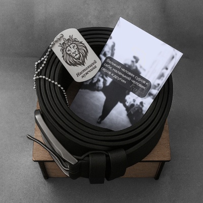 Ремень кожаный с гравировкой "Настоящий мужчина" в подарочной деревянной коробке