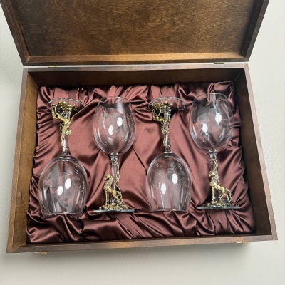 Набор из 4-х бокалов для вина Лошадь в Деревянной шкатулке 