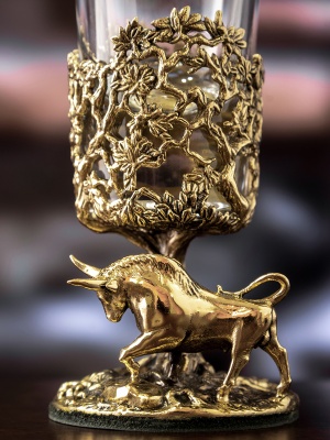 Лафитник "Бык", в черной подарочной упаковке.