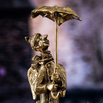 Статуэтка "Ангел с зонтом", в черной подарочной упаковке.