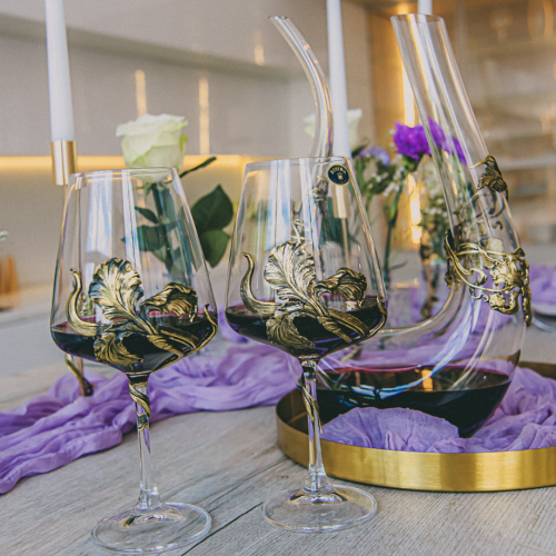 Подарочный набор из 2 бокалов для вина и декантера "Ирис" в подарочном чемодане