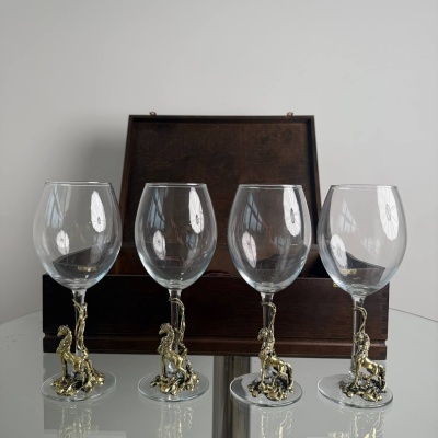 Набор из 4-х бокалов для вина Лошадь в Деревянной шкатулке 