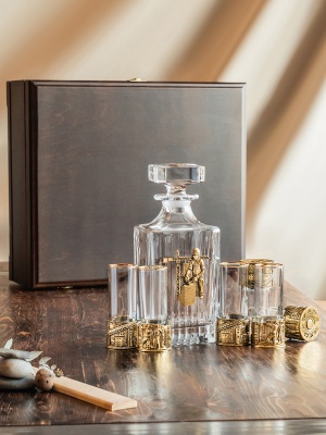 Набор Штоф "TImeless",накл."Строитель" латунь,новая,и 6 стопок патрон "Строитель", в дер.шк.