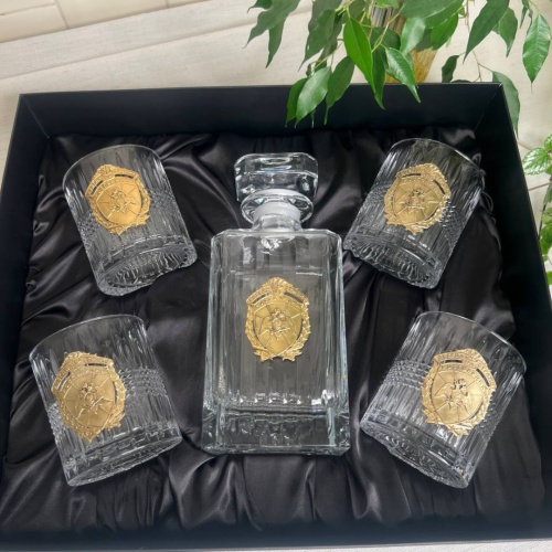 Набор со штофом Росгвардия: Штоф Таймлесс, 4 бокала для виски с накладками в черной коробке