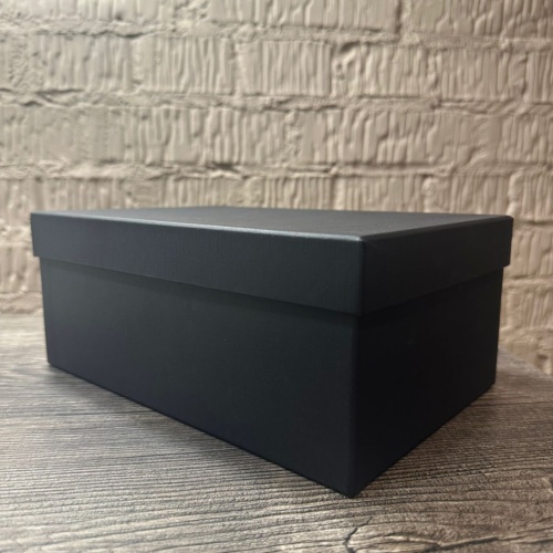 Шкатулка Львица с накладкой Львица фас в черной подарочной коробке