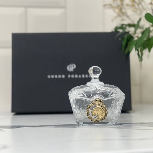 Шкатулка Львица с накладкой Львица фас в черной подарочной коробке