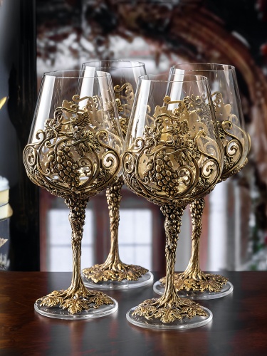 Набор 4 бокала для вина "Лоза Роял",в черной подарочной упаковке.