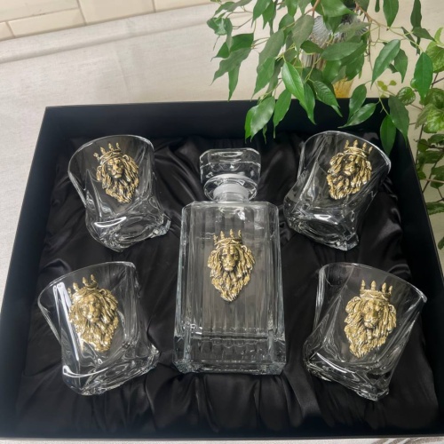 Набор со штофом Лев в короне: Штоф Таймлесс, 4 бокала для виски с накладками в черной коробке