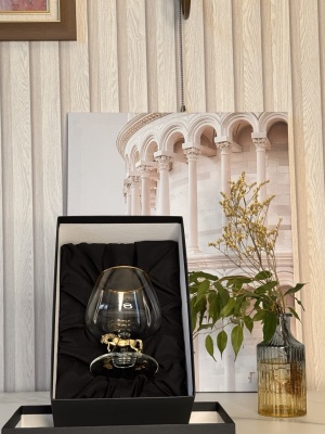 Бокал для коньяка со статуэткой Лошадь в черной коробке