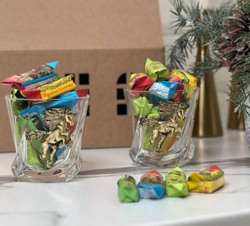 Набор из 2-х бокалов для виски с накладкой Огненный конь в подарочном Домике с конфетами