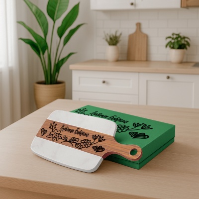 Разделочная доска подарочная "Любимая бабушка" в подарочной коробке