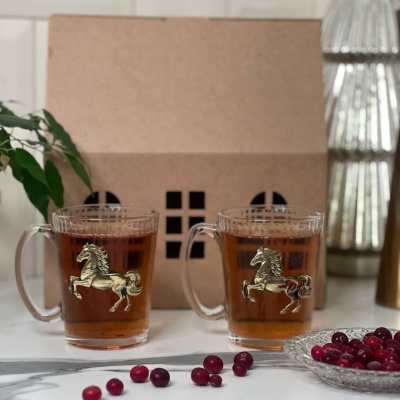 Набор из 2-х чашек с накладками Огненная Лошадь в упаковке Домик