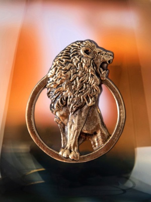 Набор бокалов для виски Квадро ( 2 шт.) с накладкой "Лев" в деревянном футляре