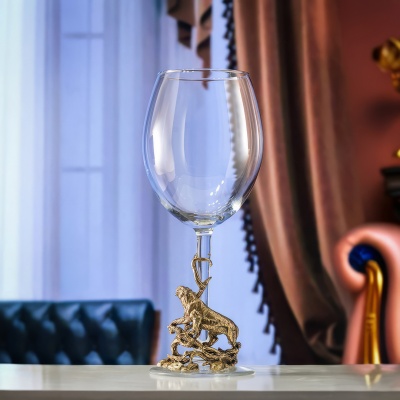 Бокал для вина "Львица на ветке"(со статуэткой на ножке), в подарочной упаковке