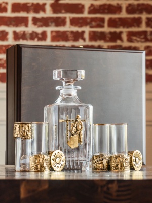 Набор Штоф "TImeless",накл."Строитель" латунь,новая,и 6 стопок патрон "Строитель", в дер.шк.