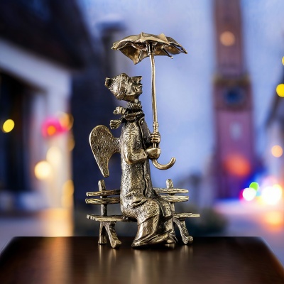 Статуэтка "Ангел с зонтом", в черной подарочной упаковке.