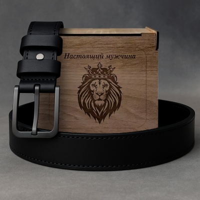 Ремень кожаный с гравировкой "Настоящий мужчина" в подарочной деревянной коробке