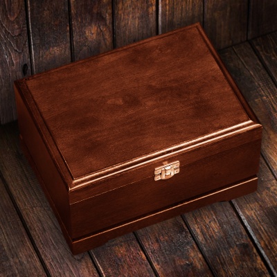 Бокал для коньяка "Змея", в шкатулке из массива