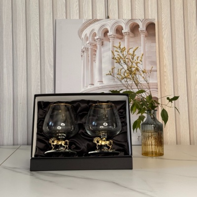 Набор из 2-х бокалов для коньяка со статуэткой Лошадь в черной подарочной коробке