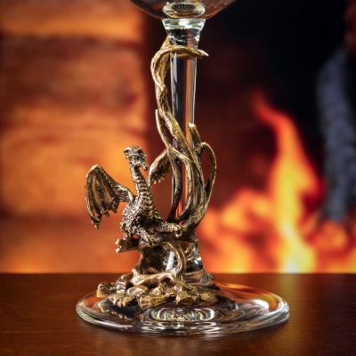 Бокал для вина "Дракониха"(со статуэткой на ножке), в подарочной упаковке.