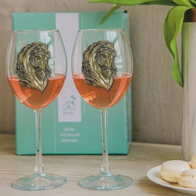 Набор из 2-х бокалов для вина с накладкой Лошадь в картонной коробке