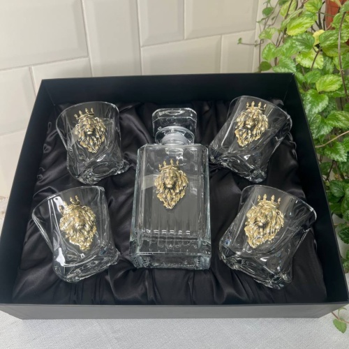 Набор со штофом Лев в короне: Штоф Таймлесс, 4 бокала для виски с накладками в черной коробке